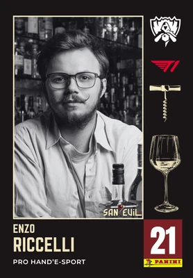 Enzo le dernier arrivé! Fou de cocktails et plein d'enthousiasme. Toujours une histoire à raconter, il s'intéresse à tout et aime échanger avec les clients du Santeuil.