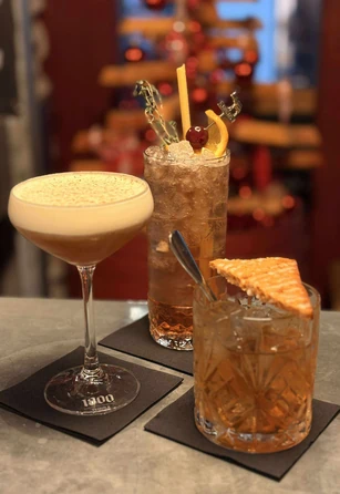 Cocktail plaisir au comptoir du Santeuil café